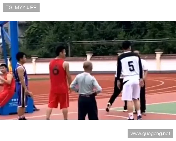 埃弗顿巴里:朋友在酋长球场遭袭险遭围堵 埃弗顿巴里:朋友在酋长球场遭袭险遭围堵